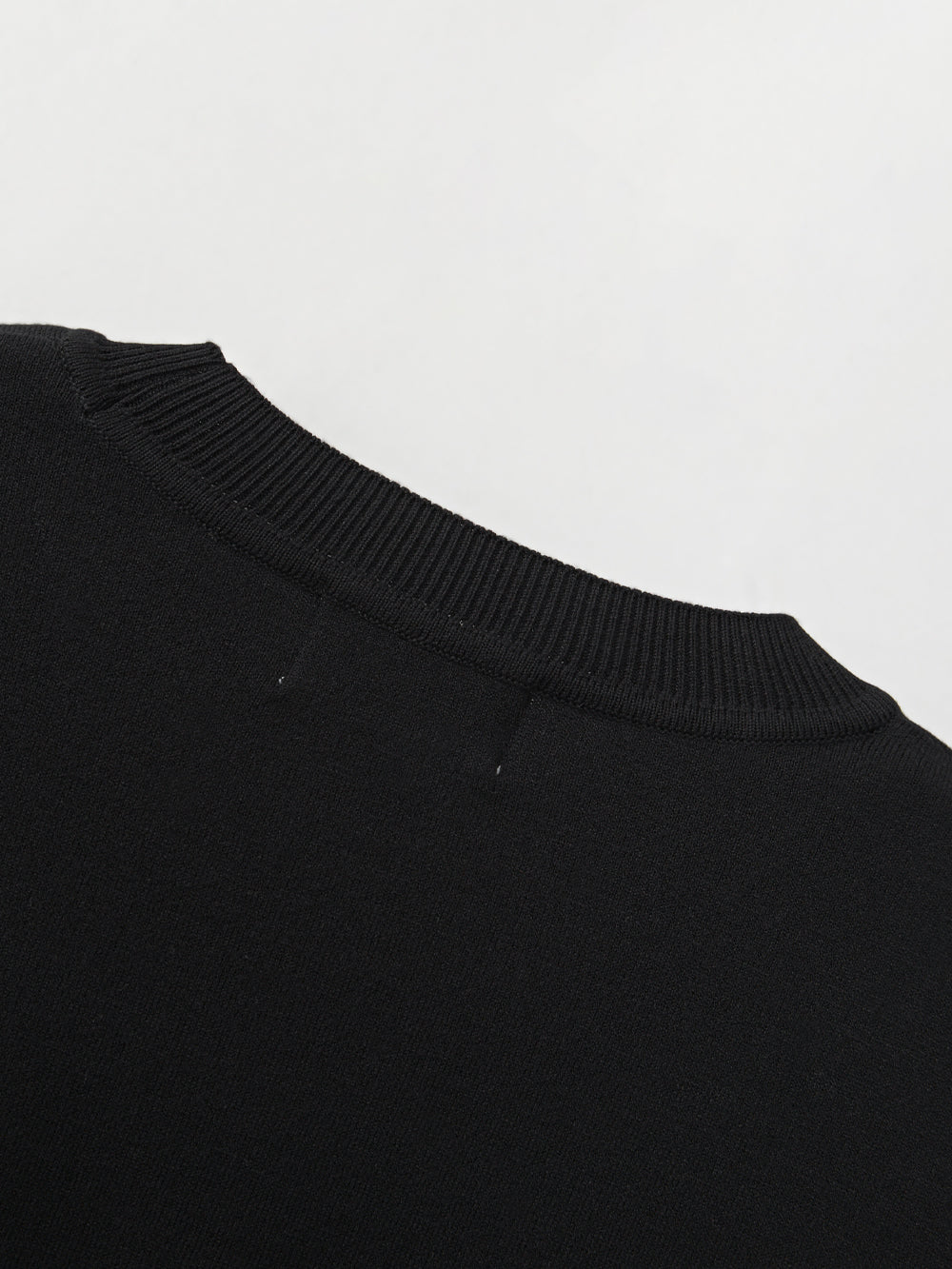 UTAA Chenilleビッグエンブレムニットプルオーバー ブラック : Women's