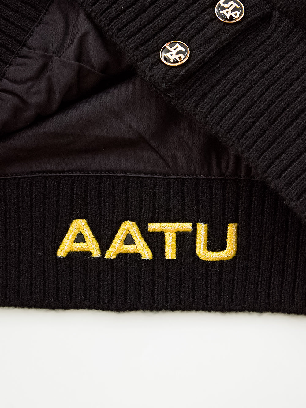 UTAA アイシングカラーエンボスニットプルオーバー (女性用) ブラック