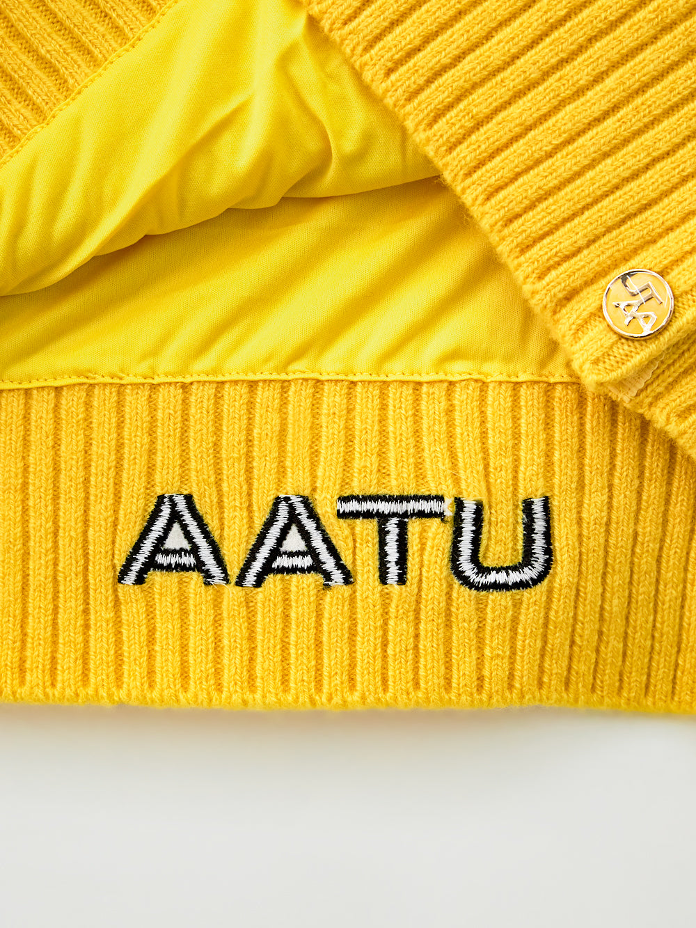 UTAA アイシングカラーエンボスニットプルオーバー (女性用) イエロー