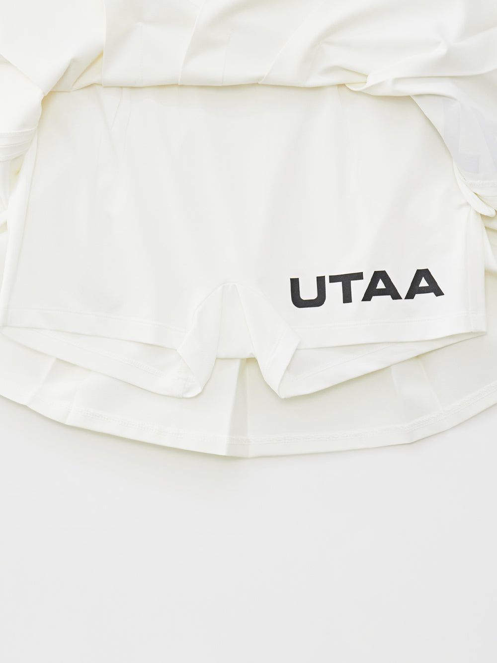 UTAA スライドバルクロゴプリーツスカート ホワイト