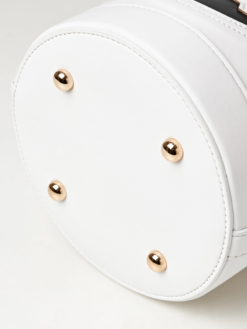 UTAA モノCircleエンブレムバケットバッグ : Women's