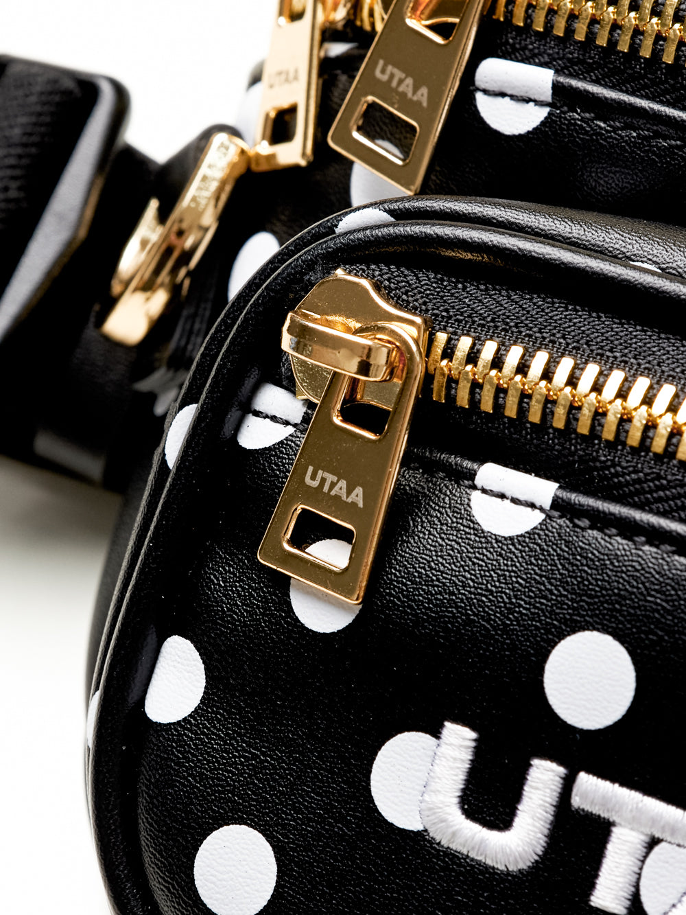 UTAA ドルチェクラシックドットベルトバッグ ブラック : Women's