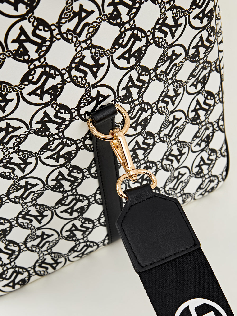 UTAA ChainmailNeonボストンバッグ ホワイト : Women's