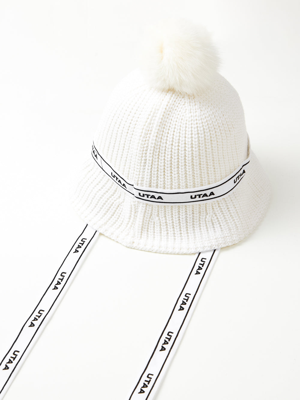 UTAA TypoストラップSnowballニットバケットハット ホワイト : Women's