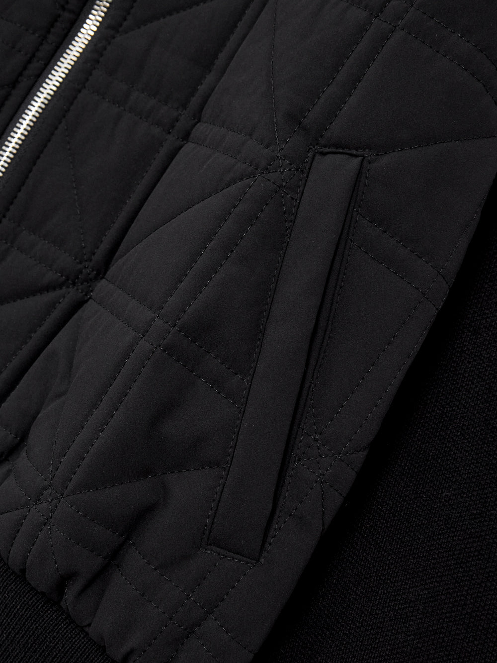 UTAA キルティングStitchニットミックスパディングジャンパー ブラック : Women's