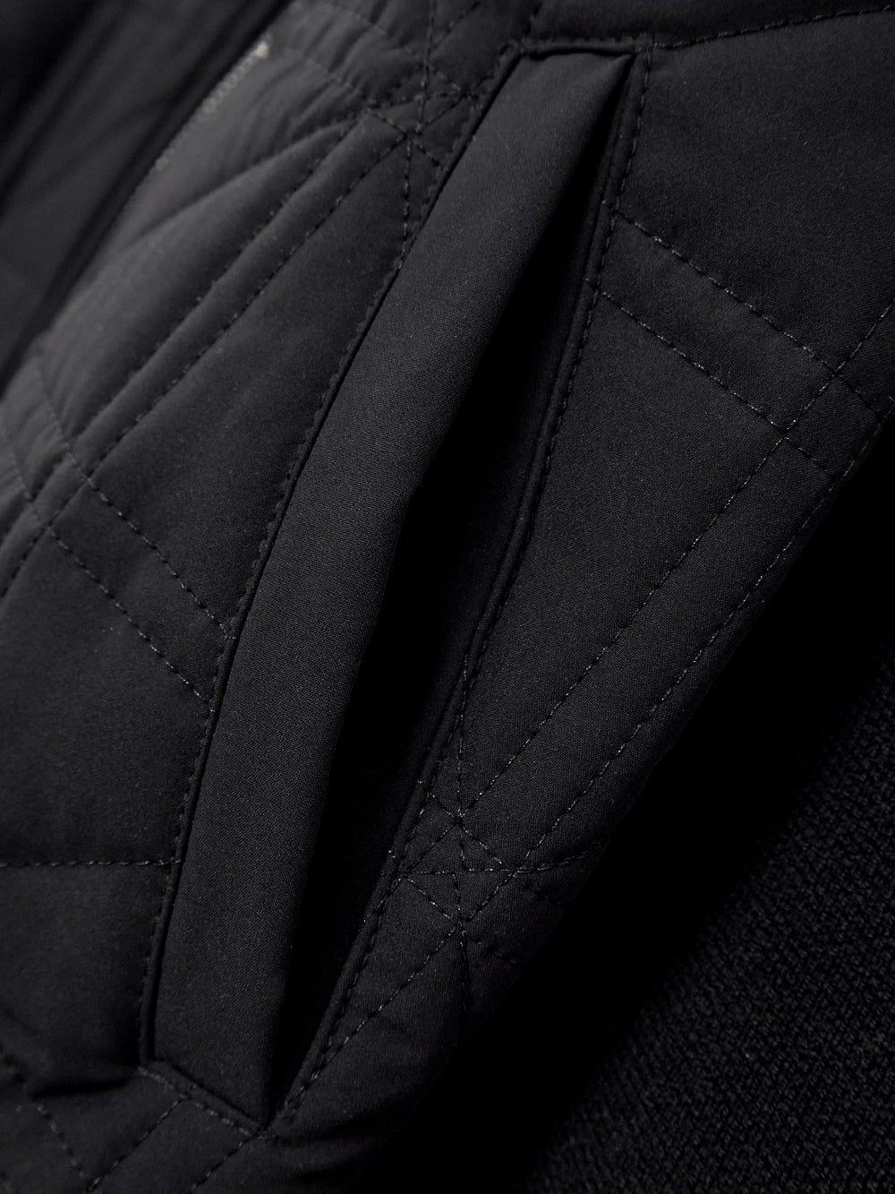 UTAA キルティングStitchニットミックスパディングジャンパー ブラック : Women's