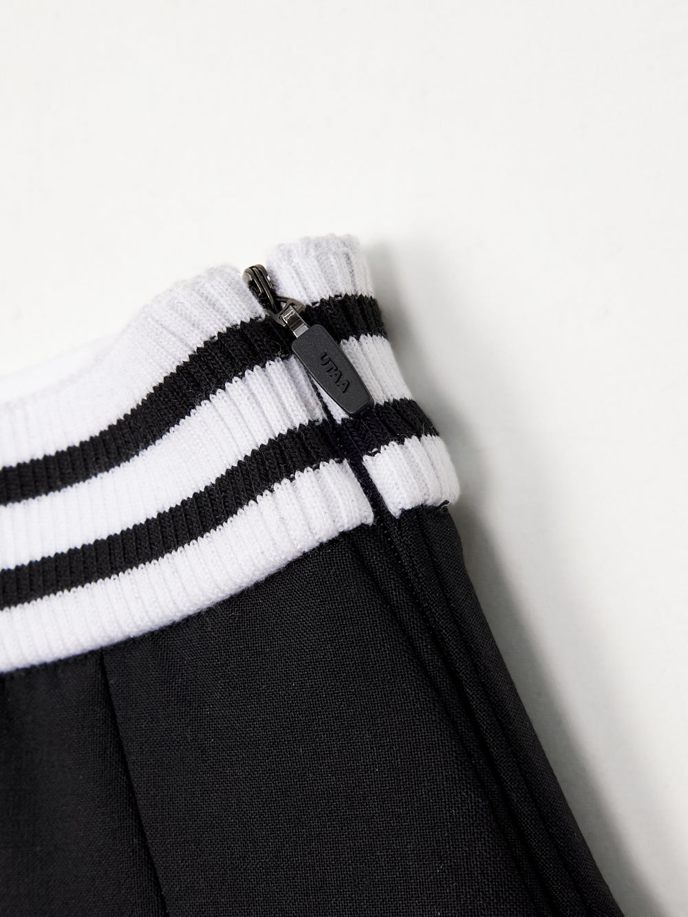 UTAA Stanfordクラシックシンボルプリーツスカート ブラック : Women's