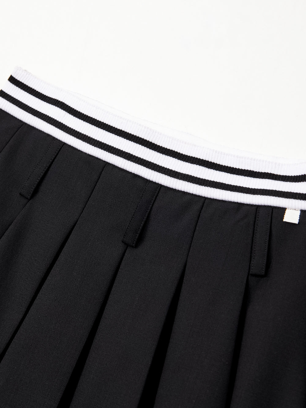 UTAA Stanfordクラシックシンボルプリーツスカート ブラック : Women's