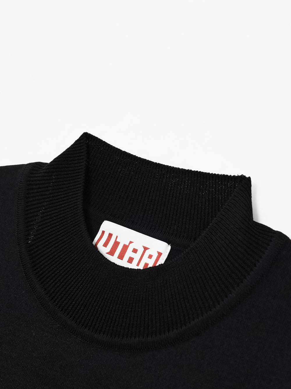UTAA チャンピオンスリーブレスニット ブラック : Women's