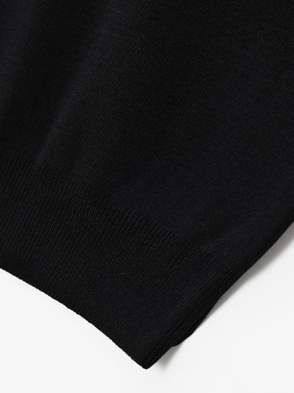 UTAA カラーピステスリーブレスニット ブラック : Women's