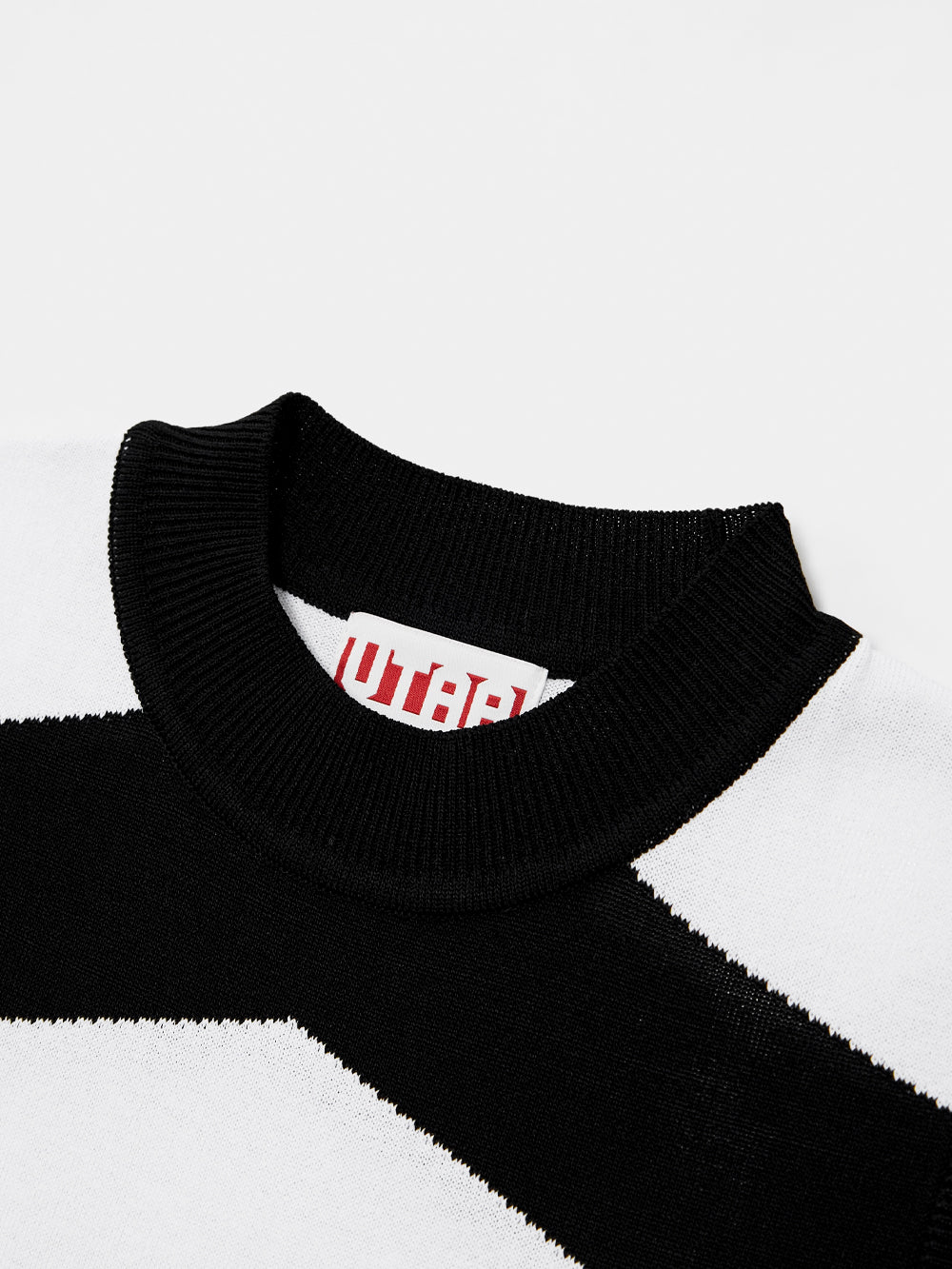 UTAA Angleモダンスリーブレスニット : Women's