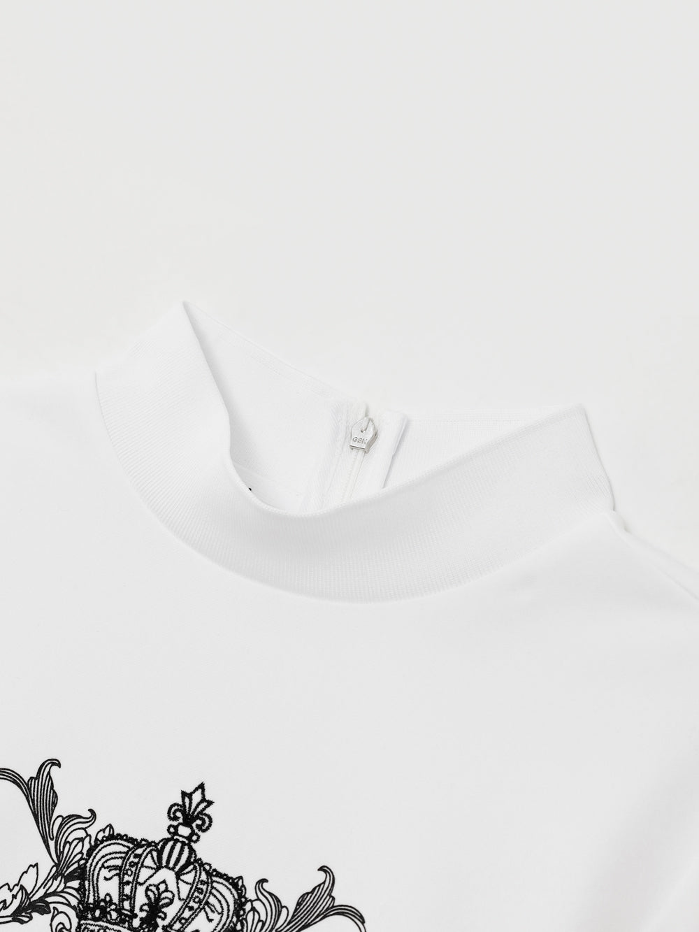 ユタ チャプレット グラフィック タートルネック T シャツ：女性用