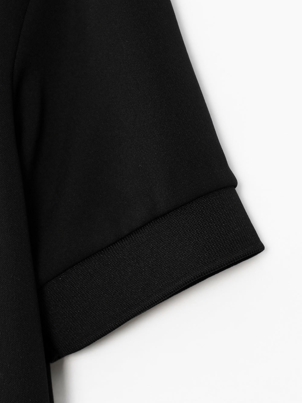 UTAA ChapletGraphicPKTシャツ ブラック : Men's