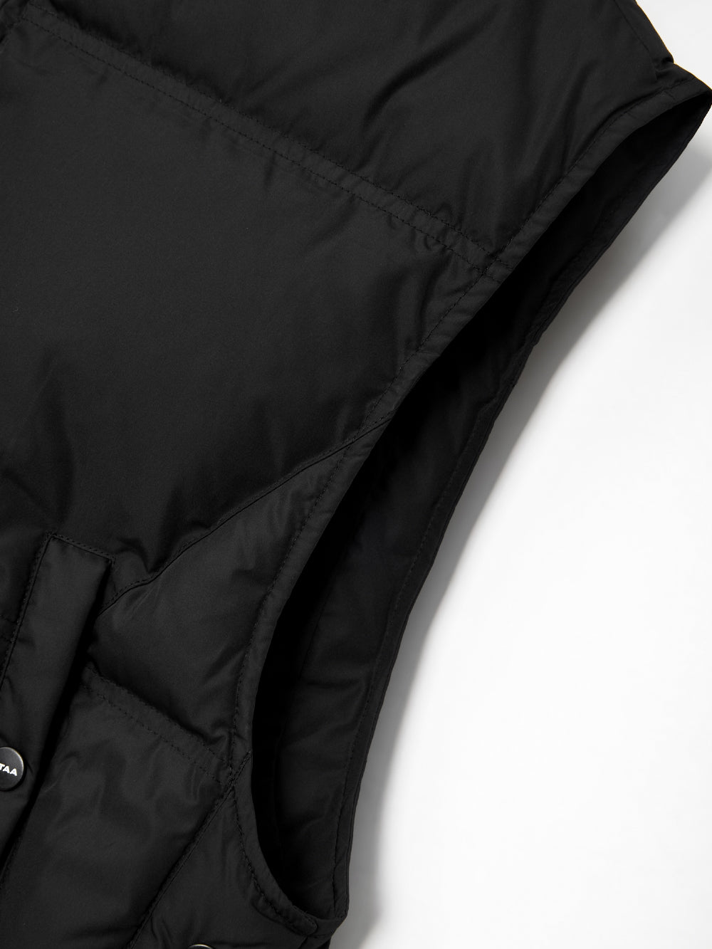 UTAA ブロックロゴHoodハーフZip-upダウンベスト ブラック : Women's