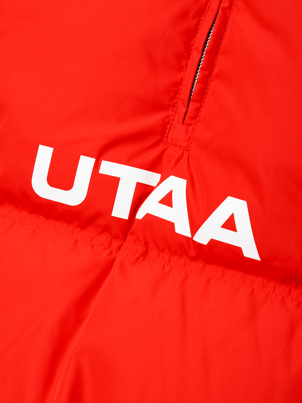 UTAA ブロックロゴHoodハーフZip-upダウンベスト レッド : Women's