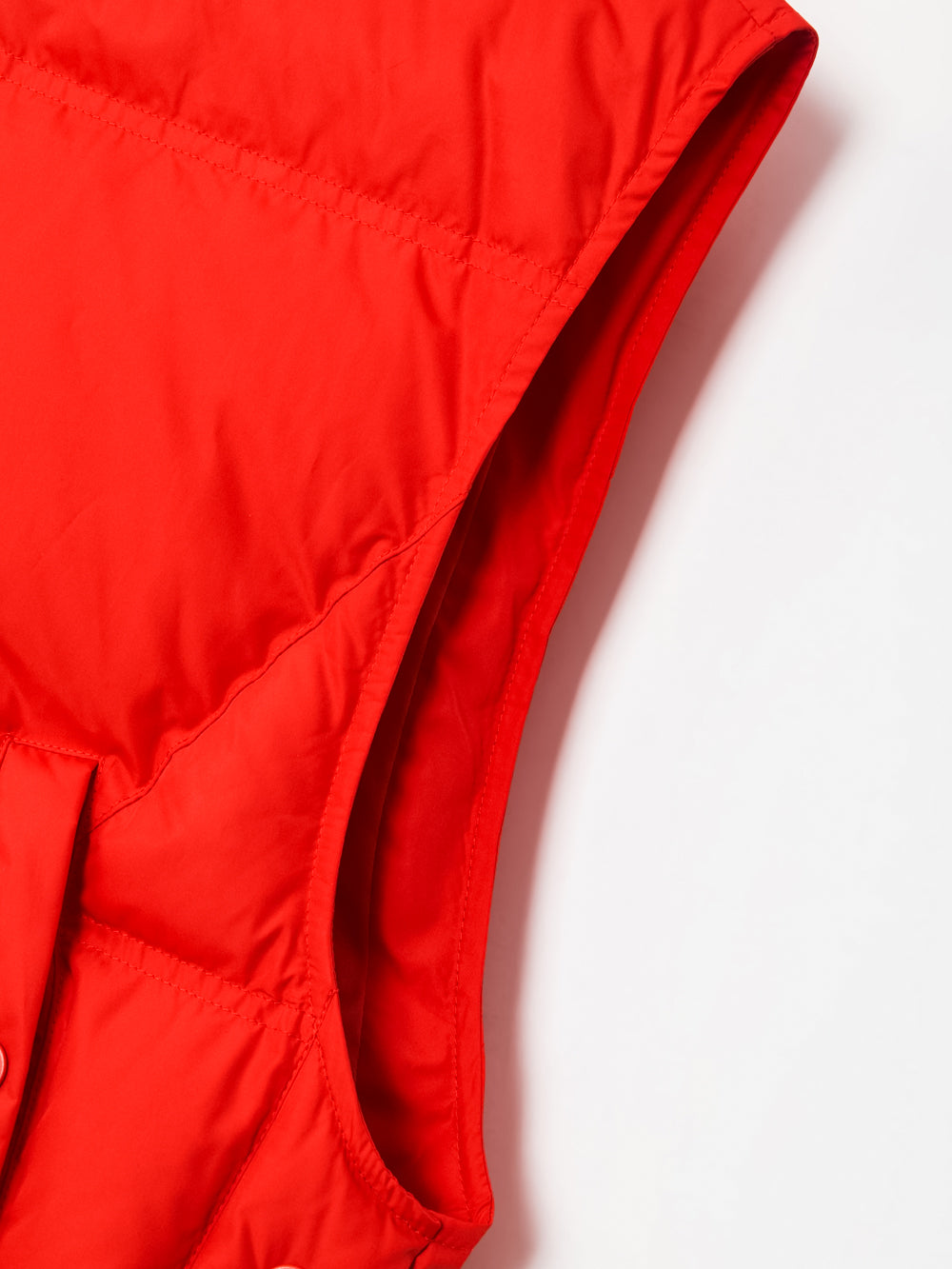 UTAA ブロックロゴHoodハーフZip-upダウンベスト レッド : Women's