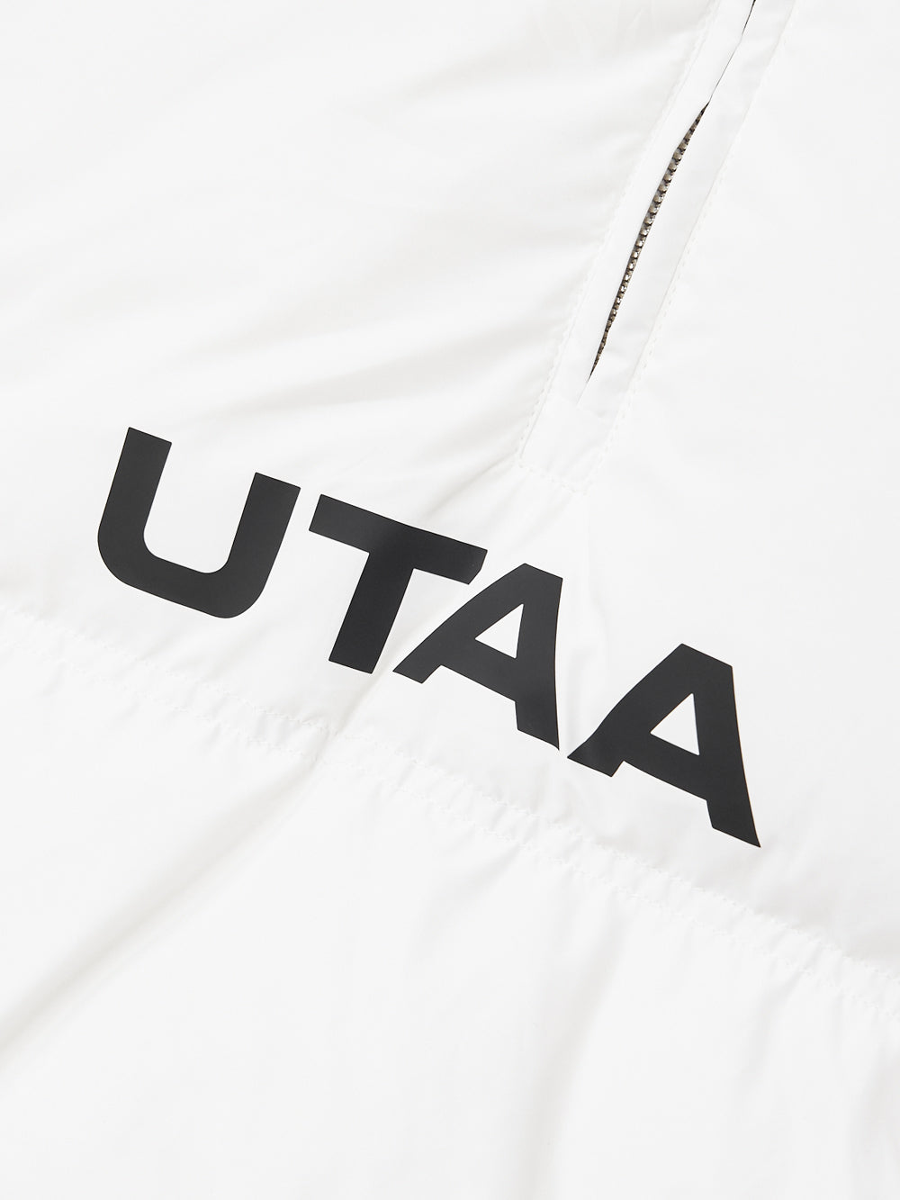 UTAA ブロックロゴHoodハーフZip-upダウンベスト ホワイト : Women's