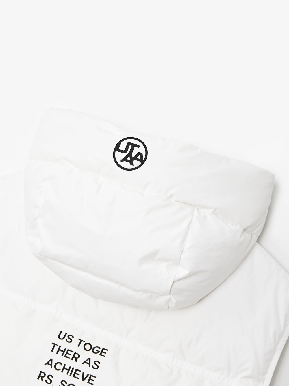 UTAA ブロックロゴHoodハーフZip-upダウンベスト ホワイト : Women's