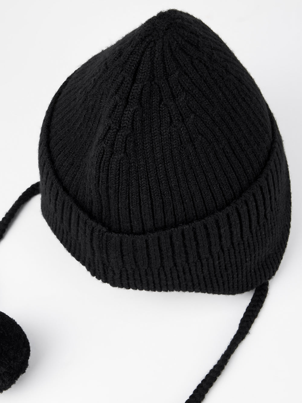 エンブレムイヤーフラップニットビーニー