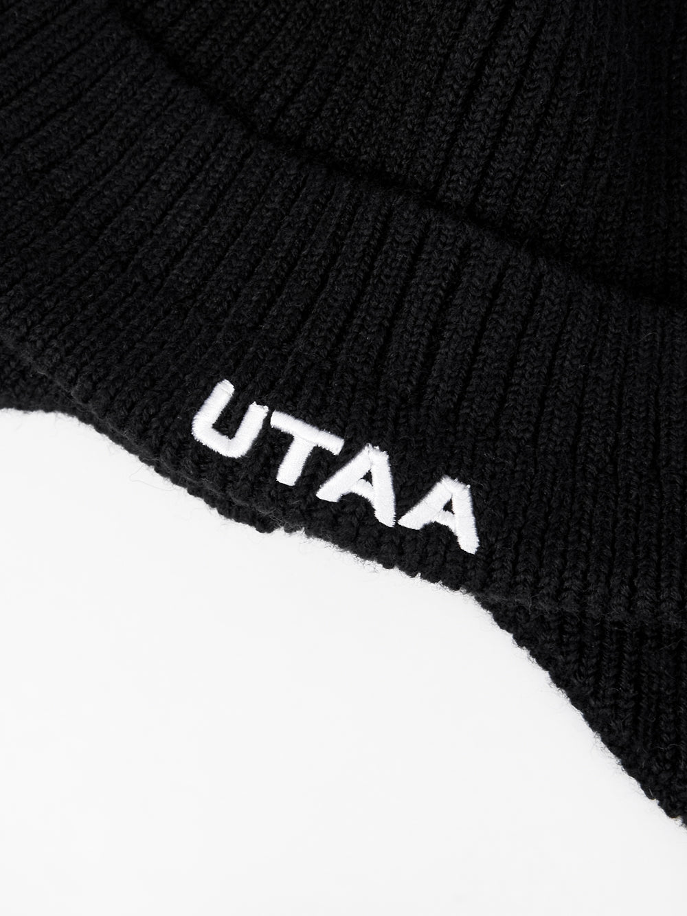 エンブレムイヤーフラップニットビーニー