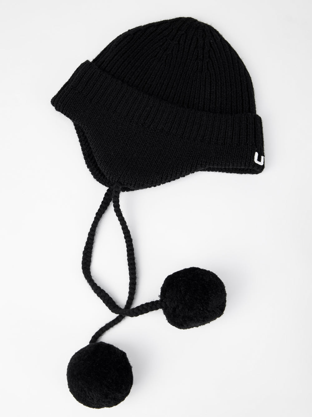 UTAA EmbelmEarflapニットビーニー ブラック : Women's