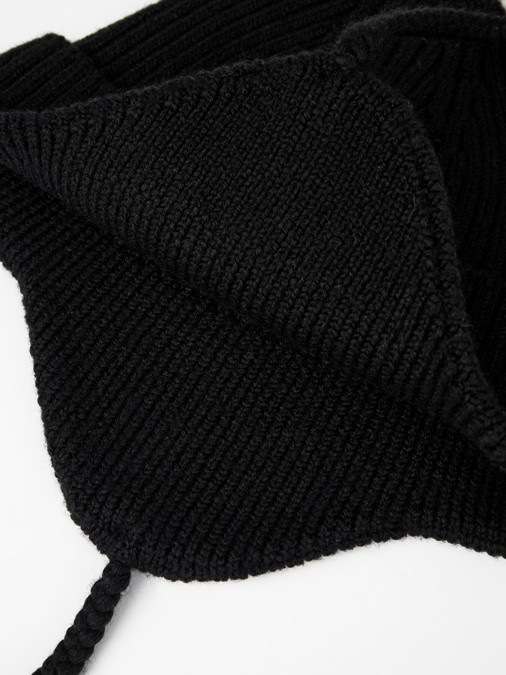 エンブレムイヤーフラップニットビーニー