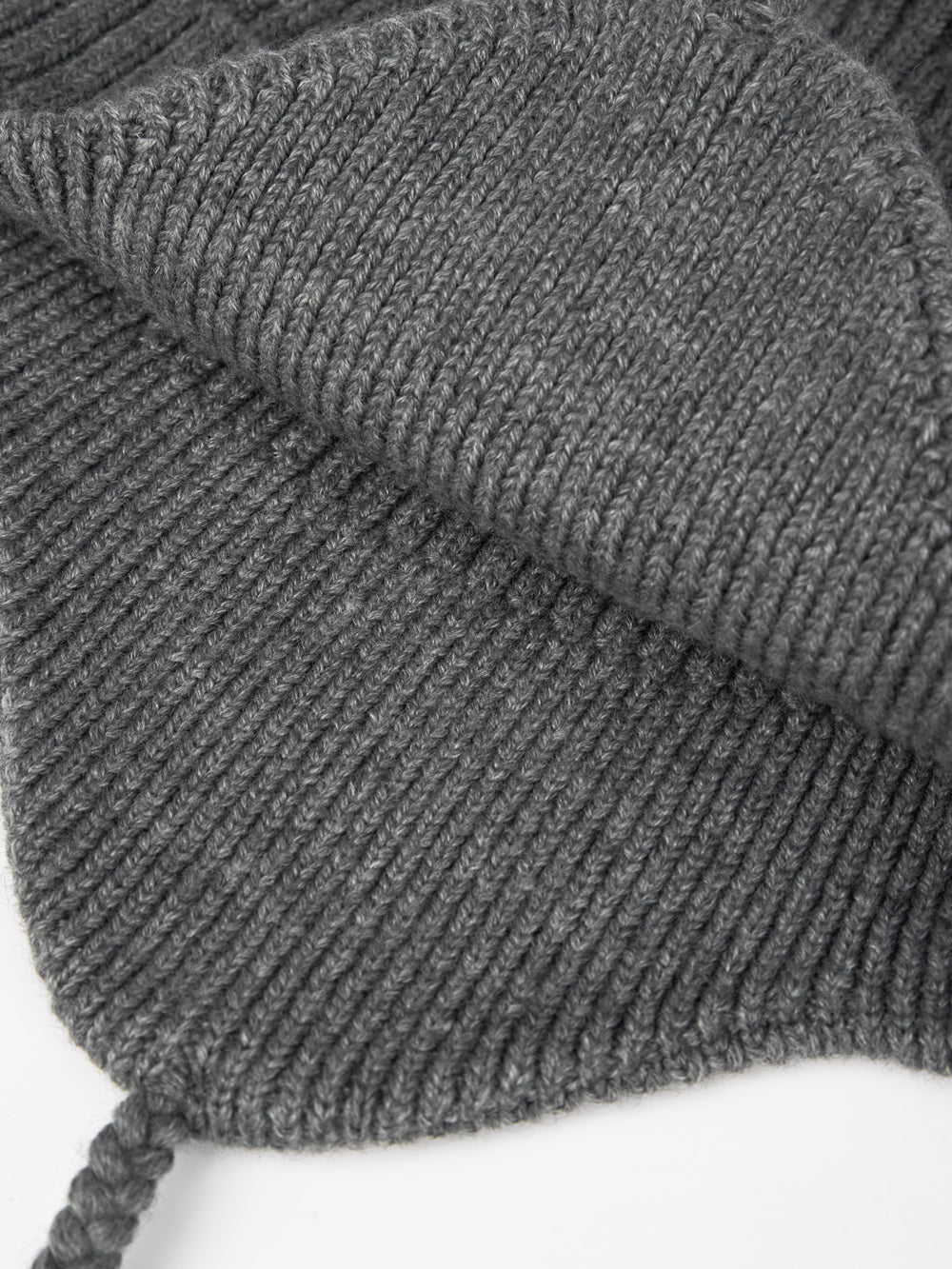 エンブレムイヤーフラップニットビーニー