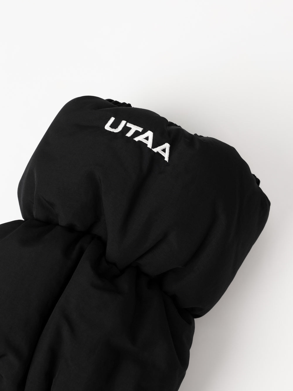 UTAA MinimalロゴブロックパディングLegWarmers ブラック : Women's