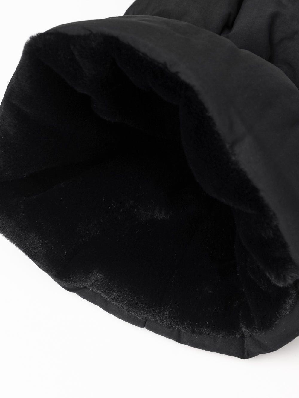 UTAA MinimalロゴブロックパディングLegWarmers ブラック : Women's