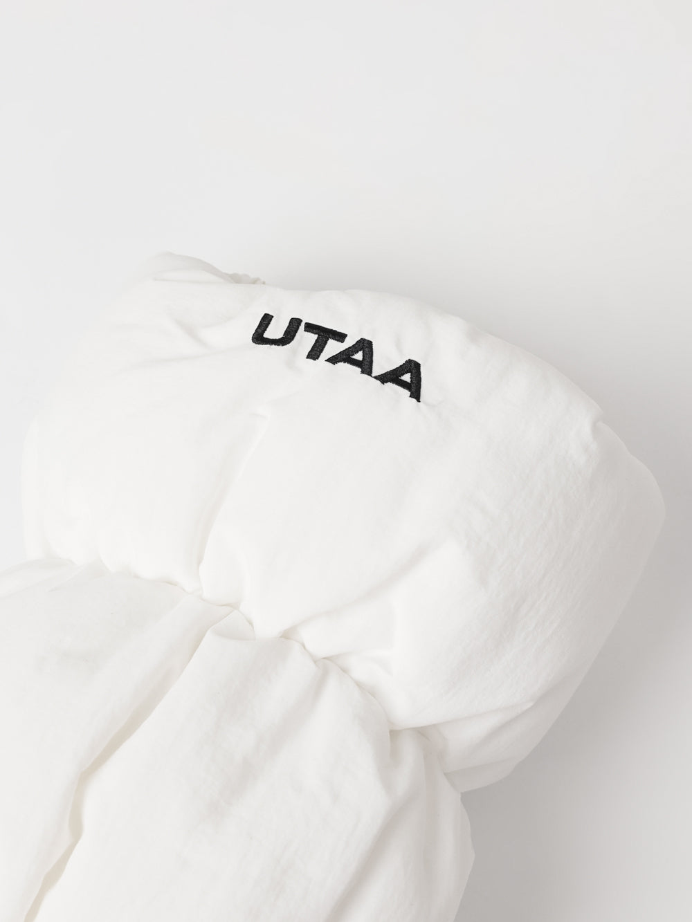 UTAA MinimalロゴブロックパディングLegWarmers ホワイト : Women's