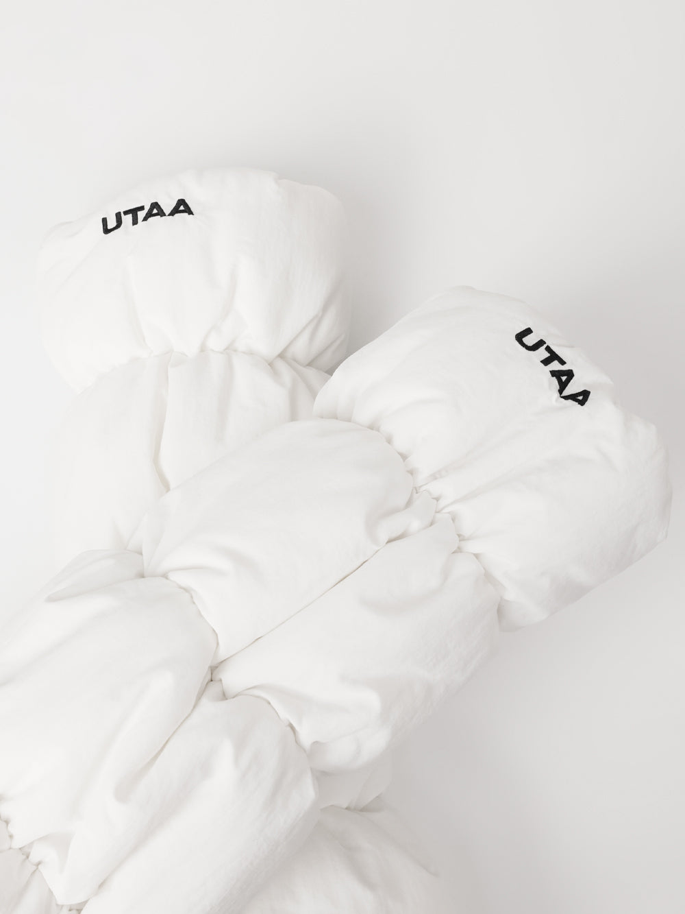 UTAA MinimalロゴブロックパディングLegWarmers ホワイト : Women's