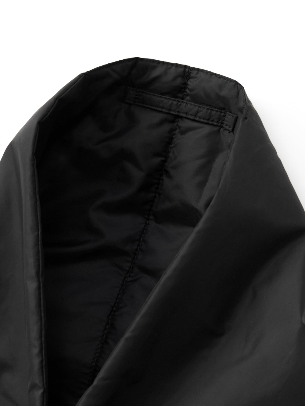 ビッグエンブレムパッディングショールケープ