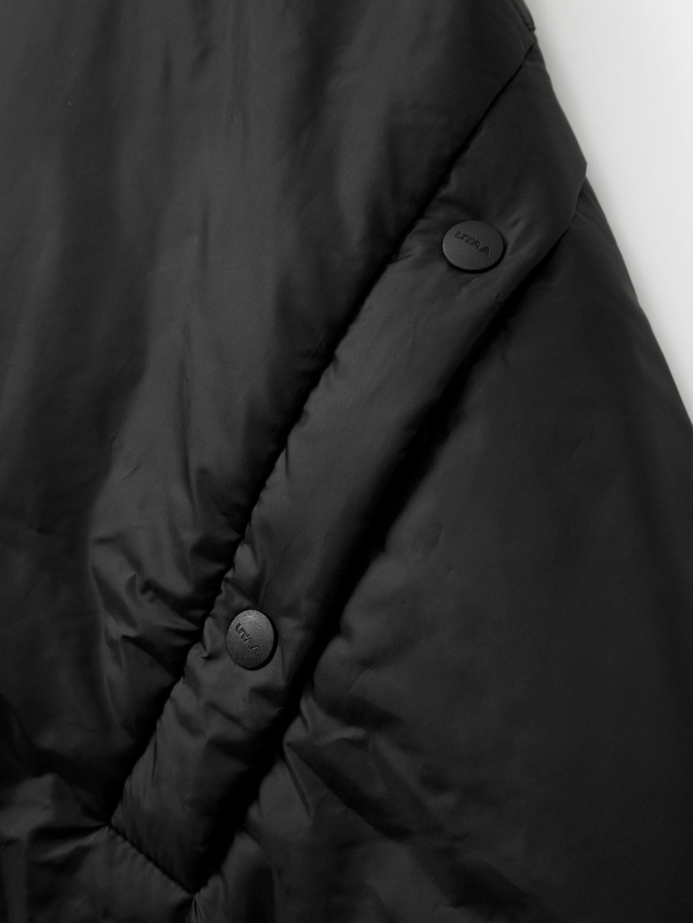 UTAA ビッグエンブレムパディングShawlCape : Women's
