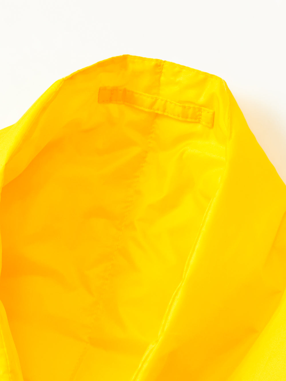 ビッグエンブレムパッディングショールケープ