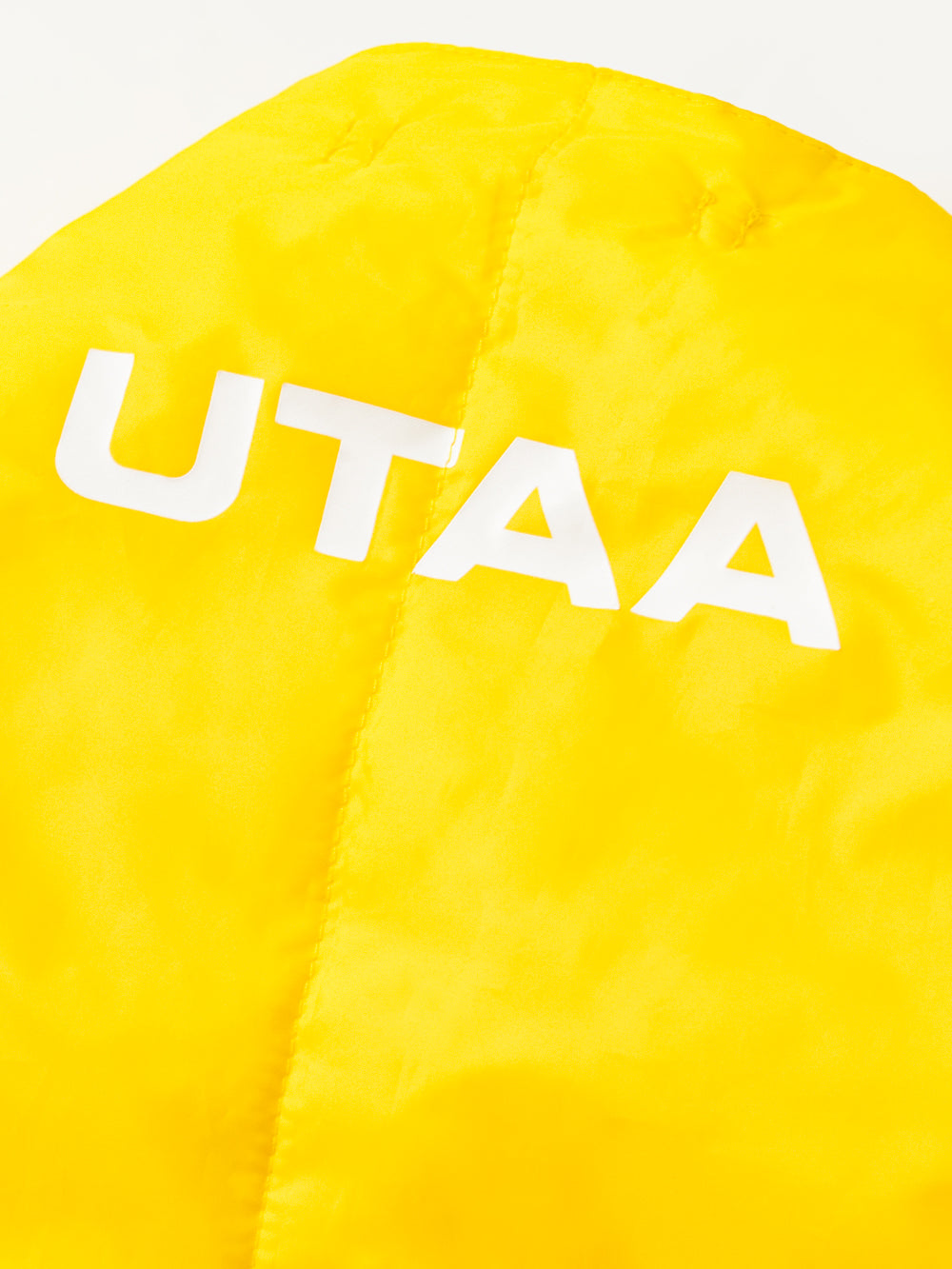 ビッグエンブレムパッディングショールケープ