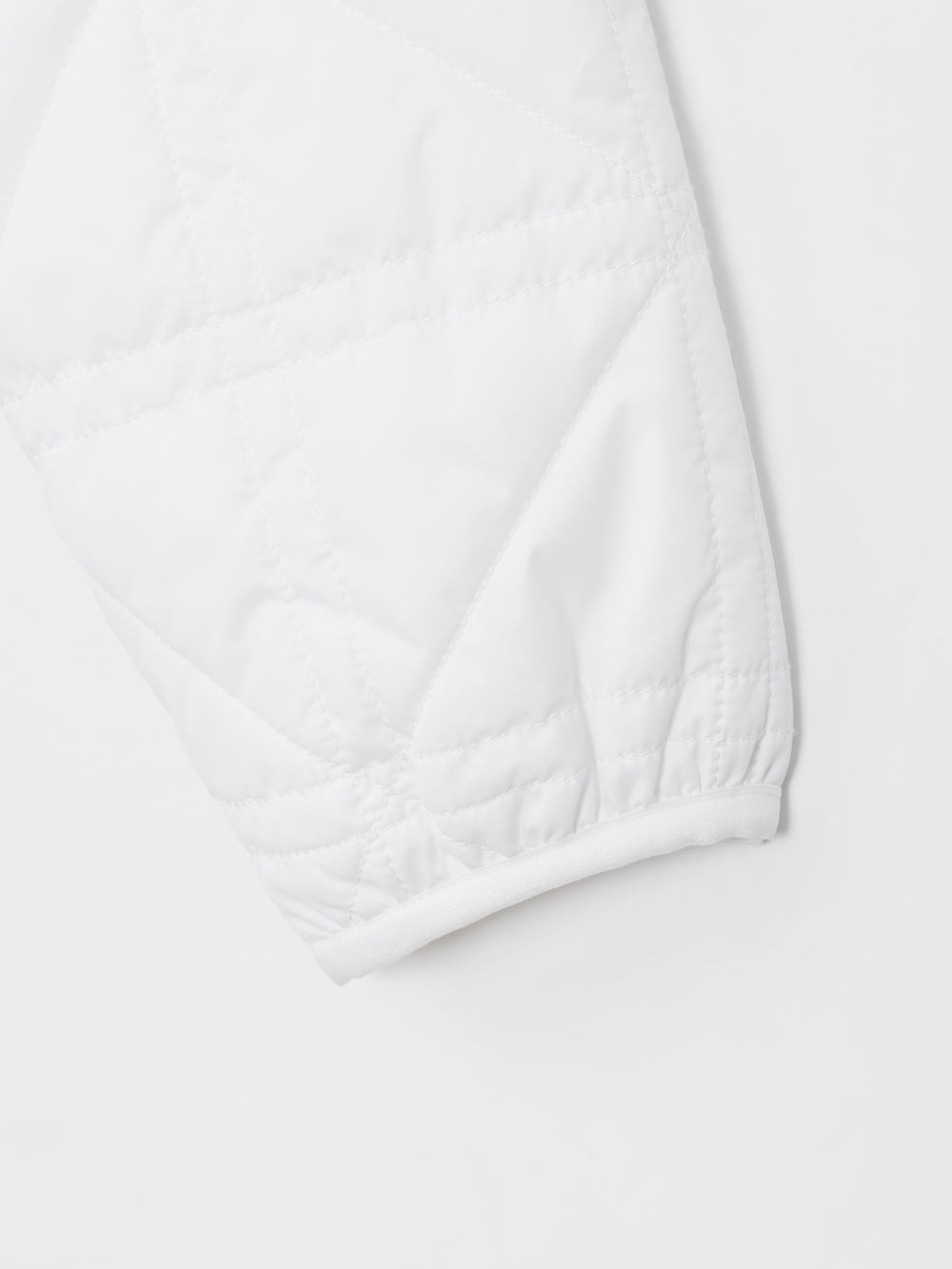 クロスキルティングエンブレムパディングジャンパー