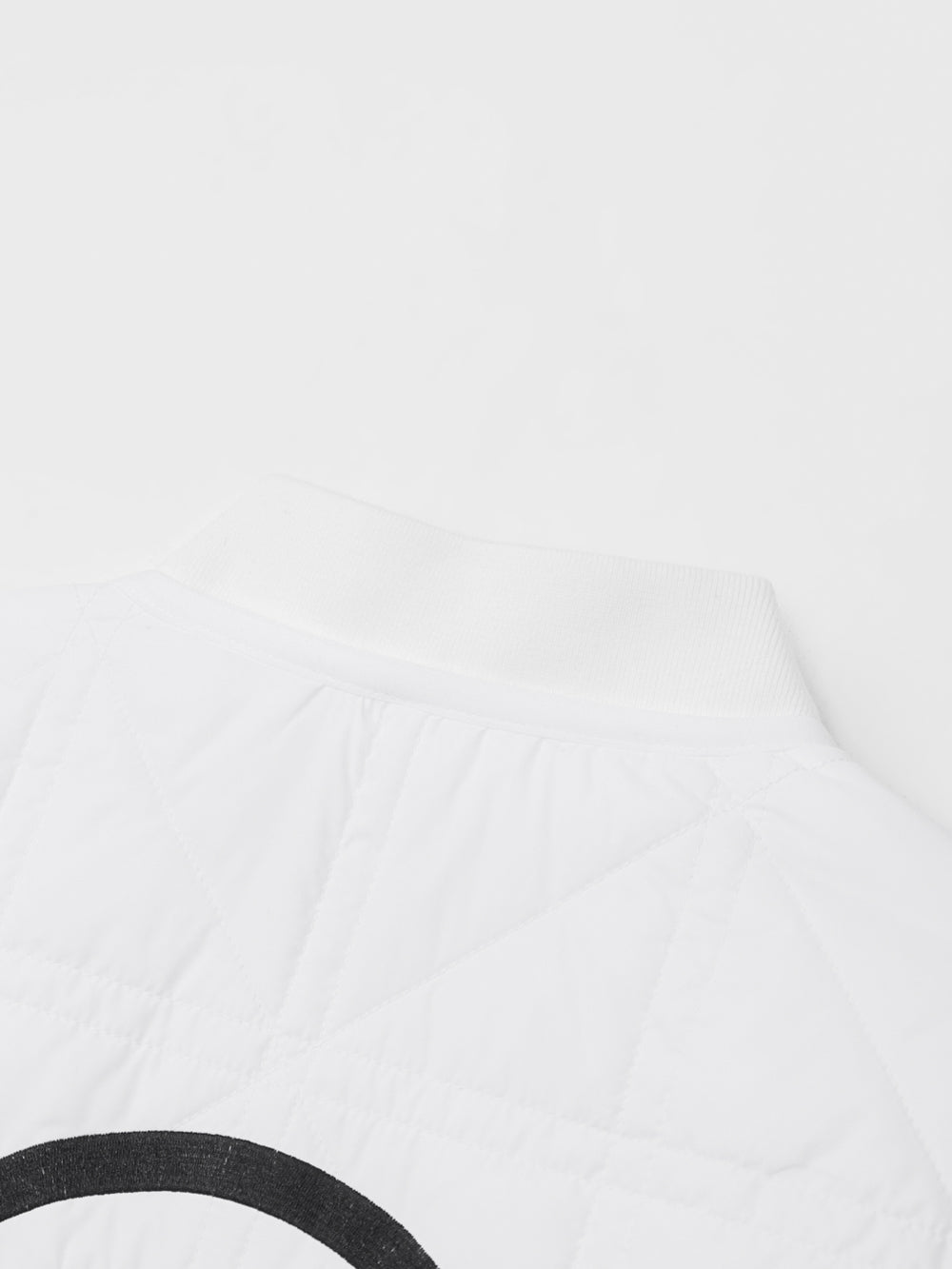 クロスキルティングエンブレムパディングジャンパー