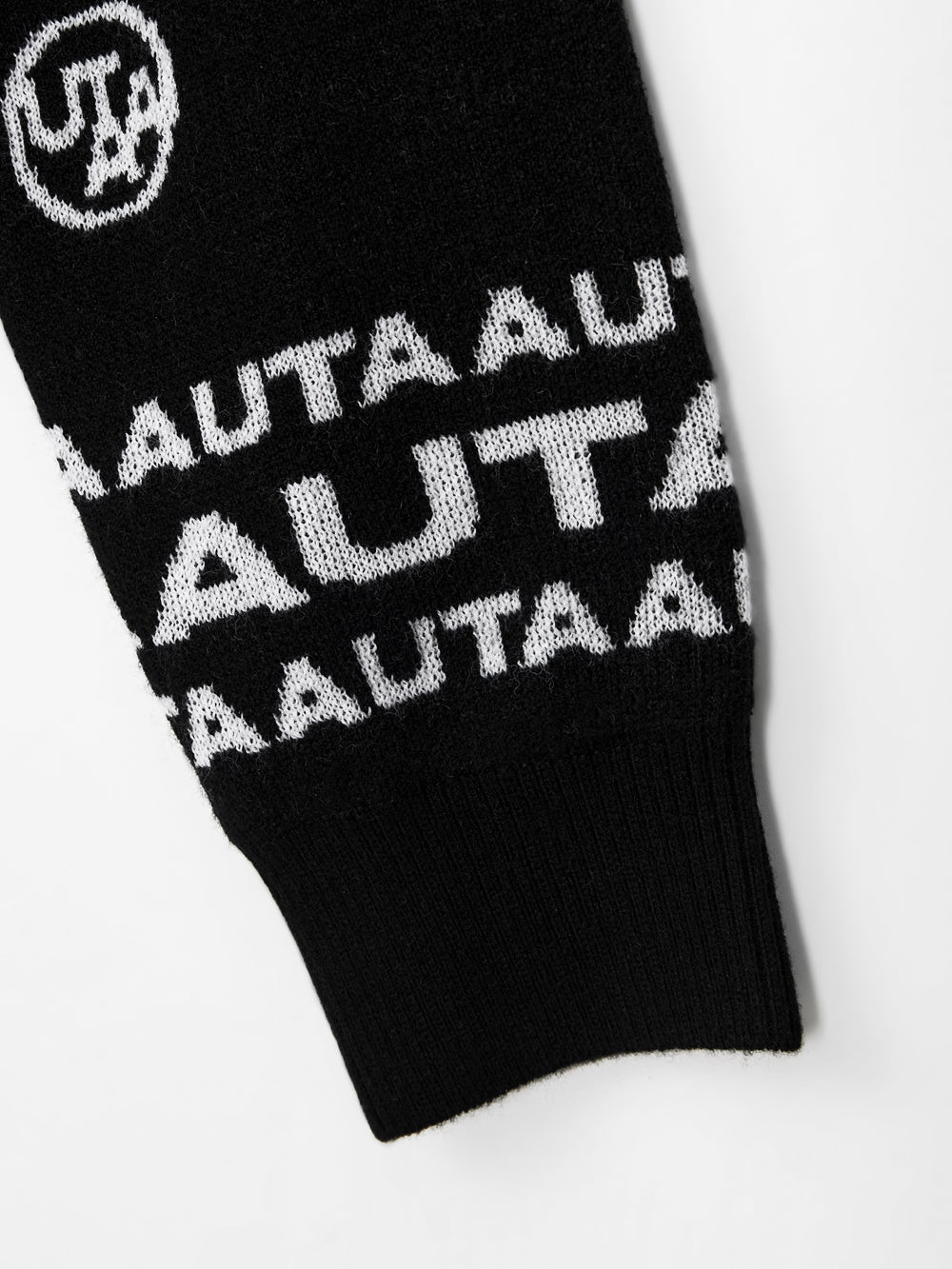 ダスク・ブラン・バロックニットフード