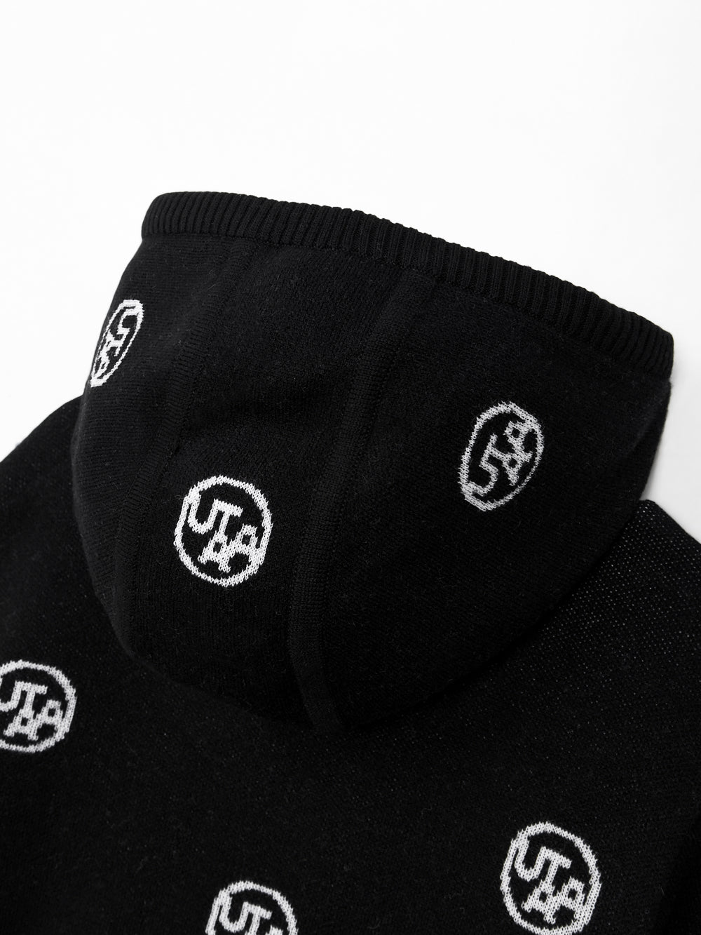 ダスク・ブラン・バロックニットフード