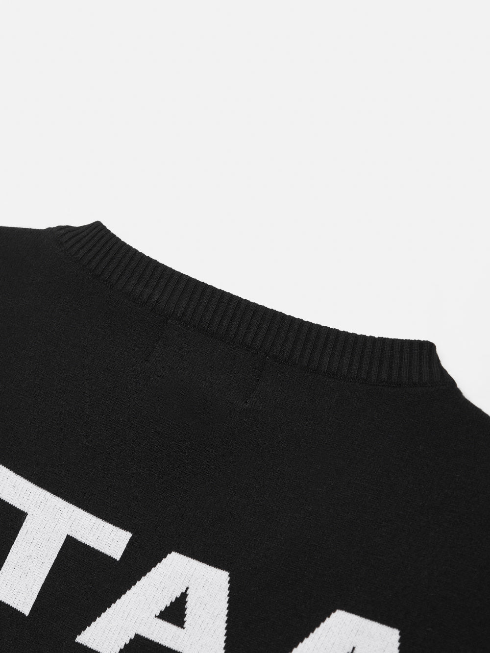 モノスローガンテープVネックニットベスト：メンズ