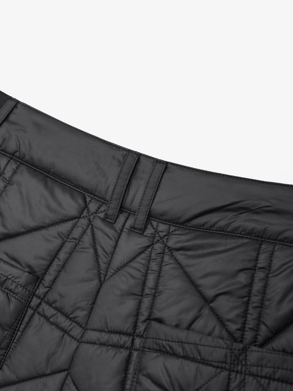 クロスキルティングシンボルパッド付きショートパンツ