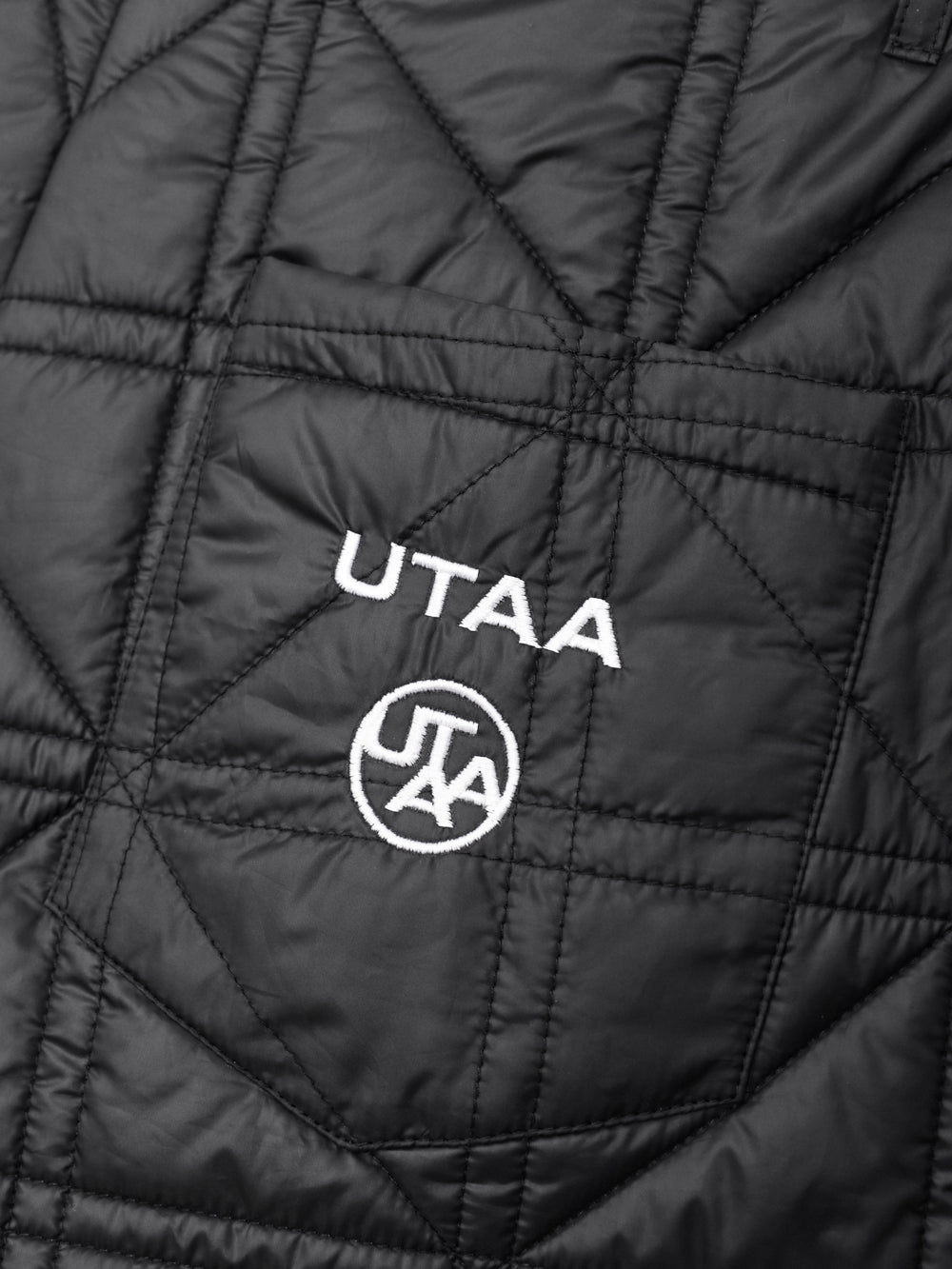 クロスキルティングシンボルパッド付きショートパンツ