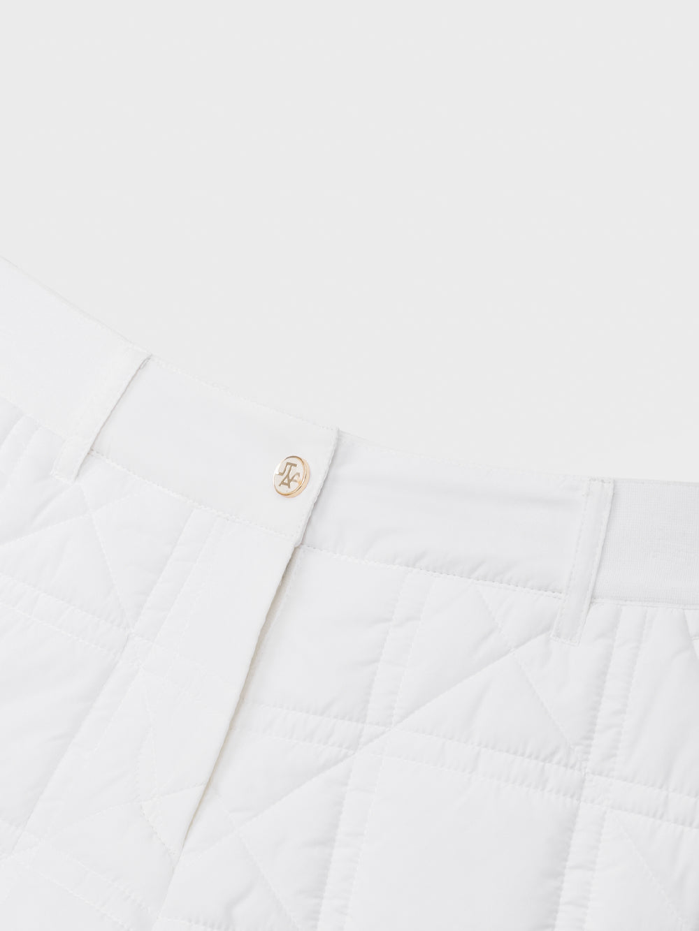 クロスキルティングシンボルパッド付きショートパンツ