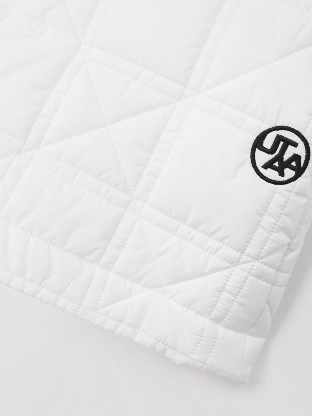 クロスキルティングシンボルパッド付きショートパンツ