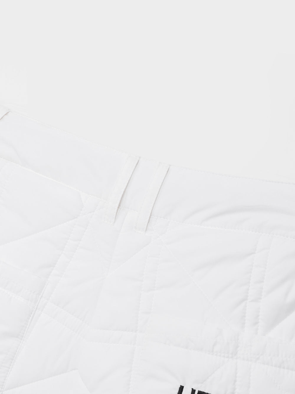 クロスキルティングシンボルパッド付きショートパンツ