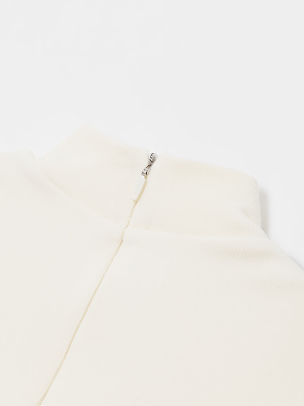 UTAA ドゥカート ルーナル ギルト シンボル タートルネック スリーブ : レディース