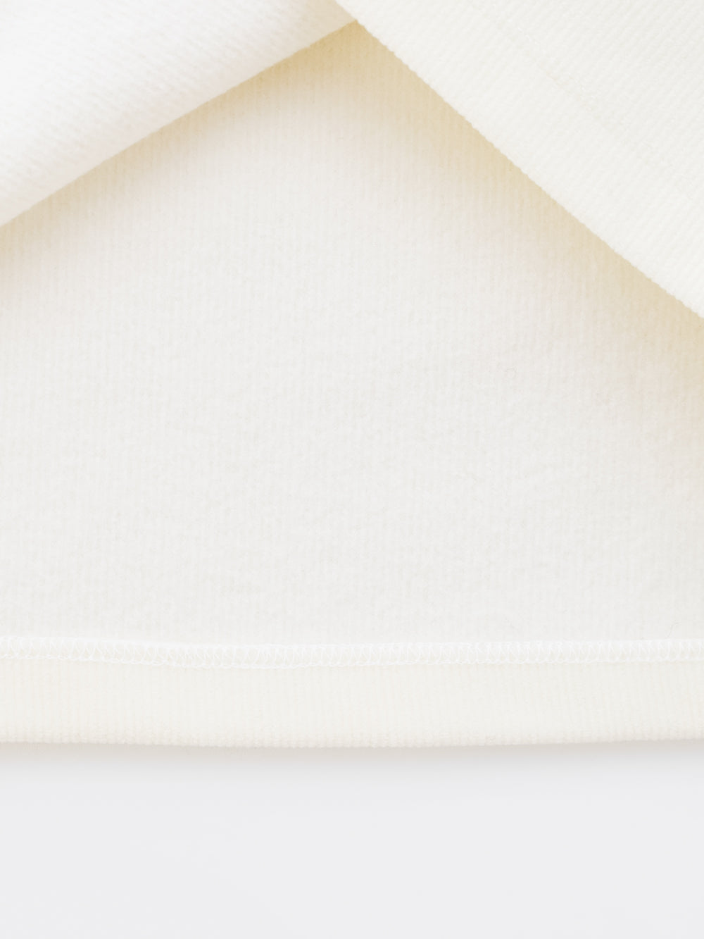 UTAA ドゥカート ルーナル ギルト シンボル タートルネック スリーブ : レディース