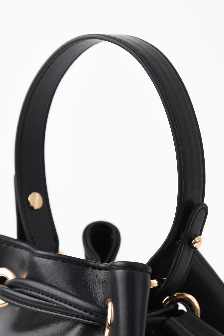 UTAA クレストゴールデンエンブレムバケットバッグ ブラック : Women's