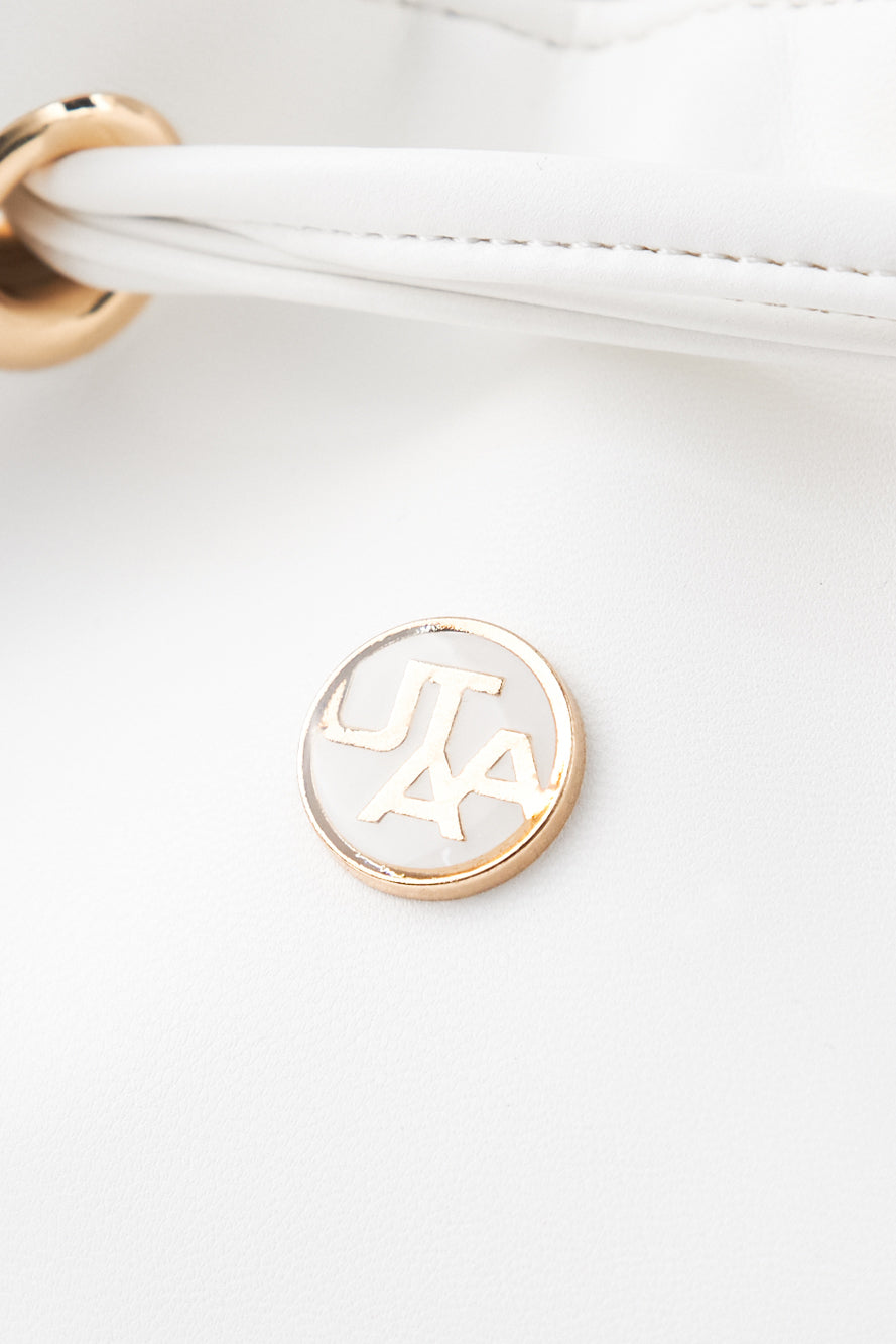 UTAA クレストゴールデンエンブレムバケットバッグ ホワイト : Women's