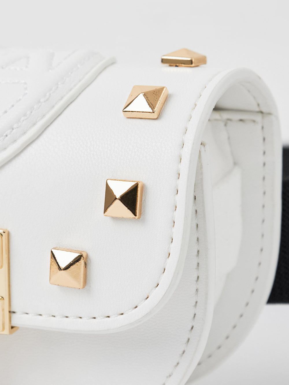 UTAA ゴールデンスタッドフラッシュベルトバッグ ホワイト : Women's